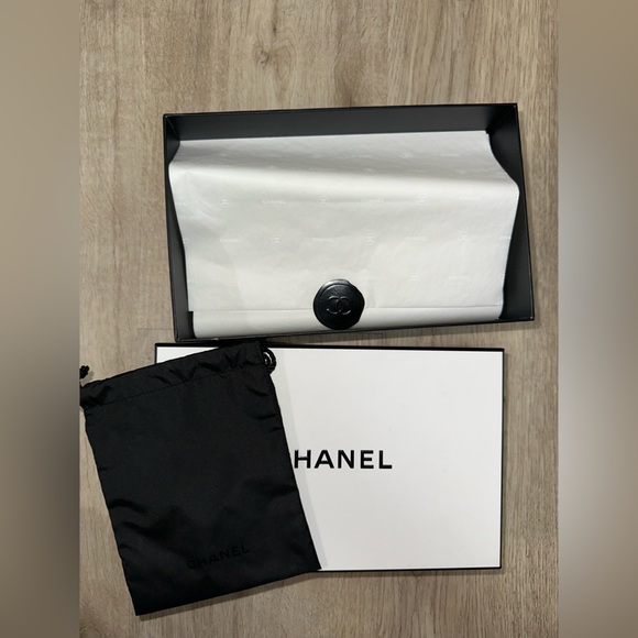 CHANEL BOX AND DUST BAG - Picture 2 of 5